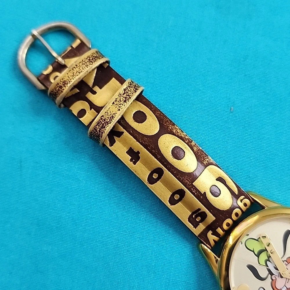 Vintage Rare Disney Gold Print Strap Goofy Watch